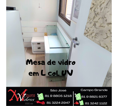 MESA DE VIDRO EM L COM COLAGEM UV